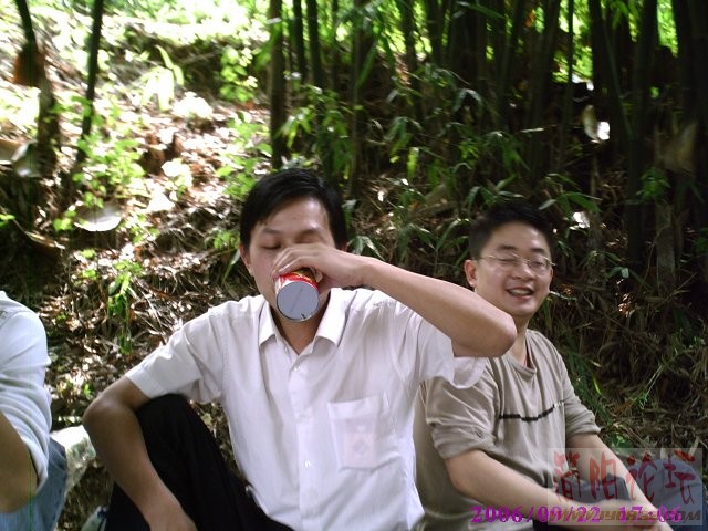 又一个喝可比克的帅哥.JPG