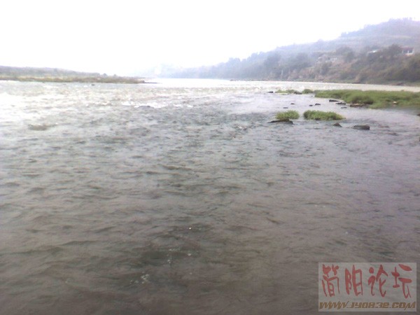 从江最中间拍的~~水还是大哈~~~]