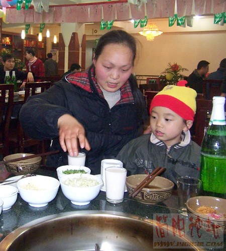 5小俊逸和他妈妈.jpg