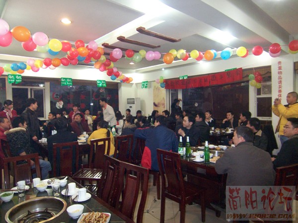 26酒战进行中.jpg