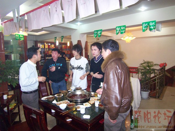 44轮桌敬酒开始了.jpg