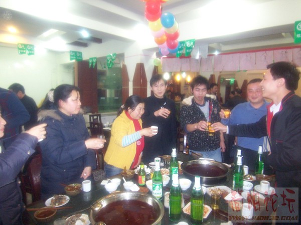 63兄弟伙之发言人继续敬酒中.jpg
