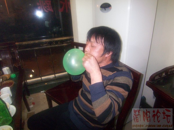 99谢绝天下吹气球耍.jpg