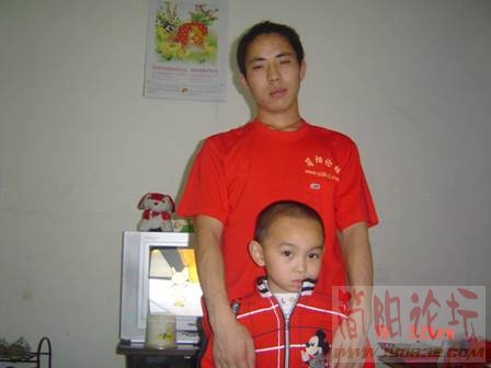 两个小朋友先来