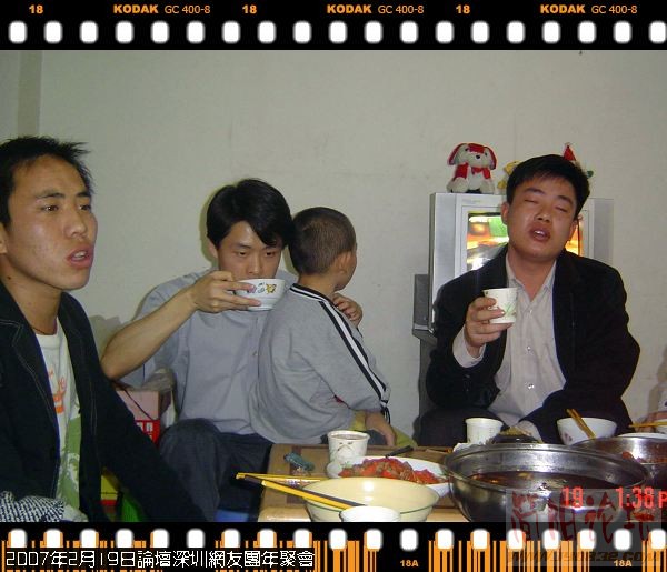 筑哥，啤酒就那么好喝唆.JPG