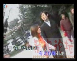 江畔何人初见月？