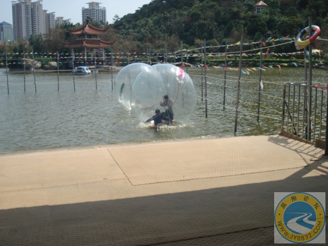 水上汽球裡可以站人