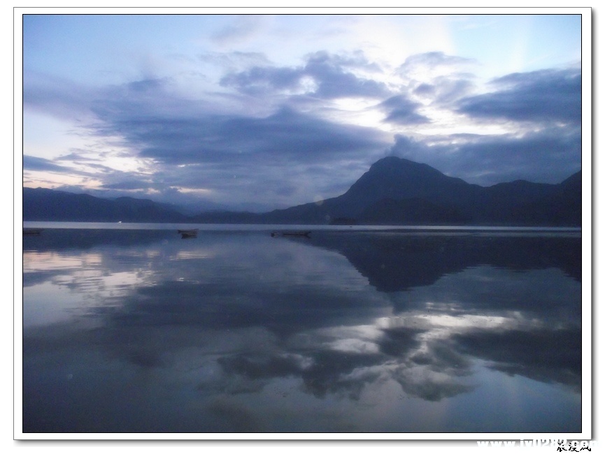 油画般的泸沽湖晚霞02.jpg