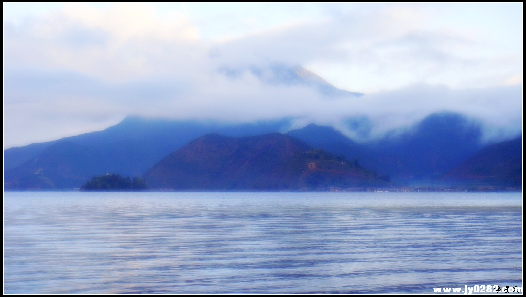 泸沽湖的早晨01.jpg