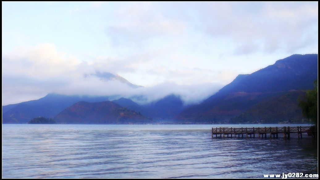 泸沽湖的早晨04.jpg