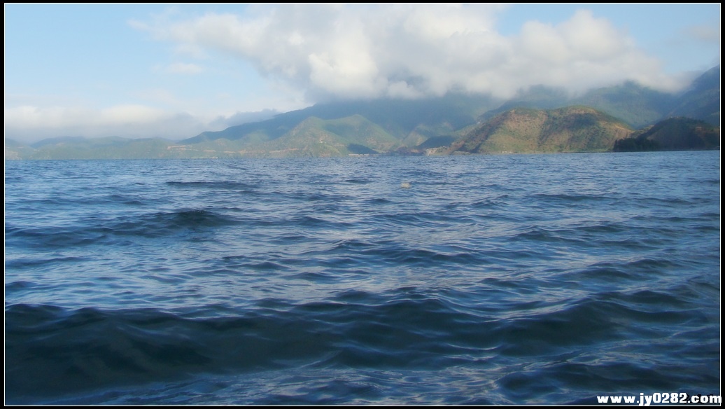 泸沽湖的水06.jpg
