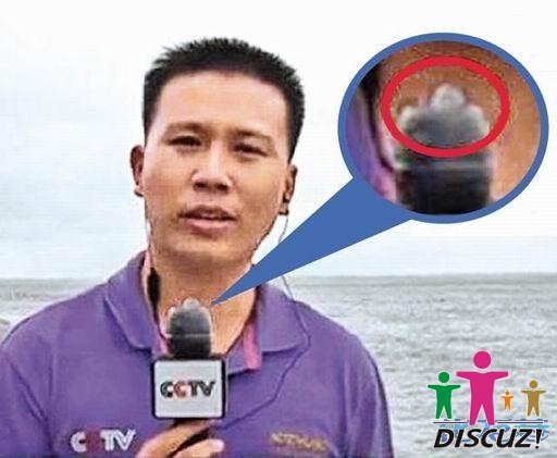 央视果然有一套！ 记者用避孕套给话筒防雨被直播.jpg