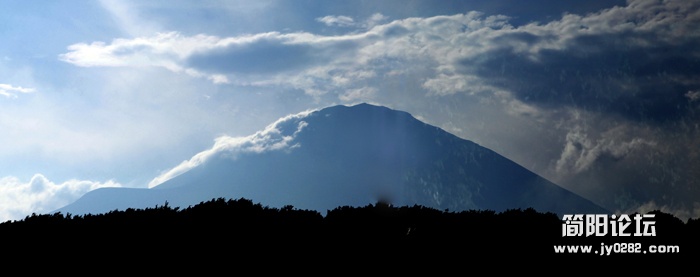 不同光影下的富士山.JPG