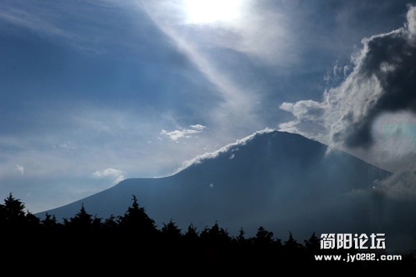 不同光影下的富士山 (1).JPG