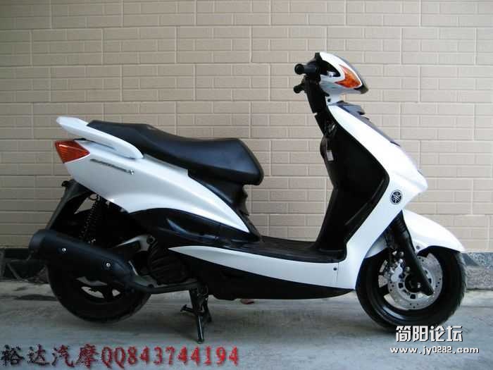雅马哈劲战摩托车4V125.jpg