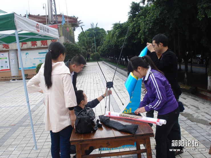 4挂起接待标语.jpg