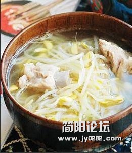 三、无根豆芽 　　在生产过程中，多施用除草剂使生长出来的豆芽没有根。而除草剂中含有.jpg