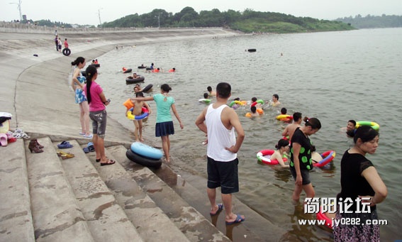 龙泉湖.jpg