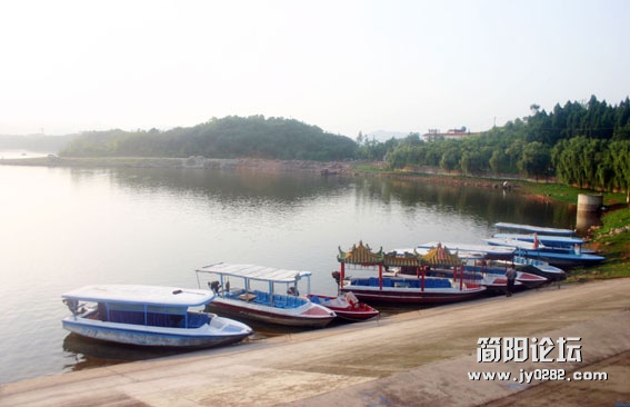 龙泉湖 (1).jpg