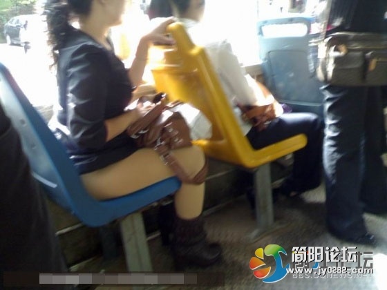 嬢嬢，你这个姿势真让我膜拜.jpg