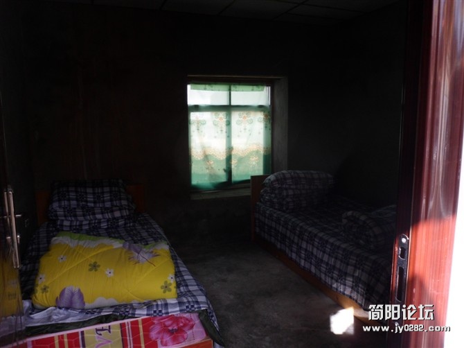 海拔接近4000，居住环境不太理想