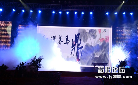 和谐养马.四川鼎华房产2012迎春大型晚会 (4).JPG