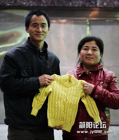 有3年没见过儿子了，不知道大小合不合适，我是看身边5岁孩子的身高来织的。3年没回家的.jpg