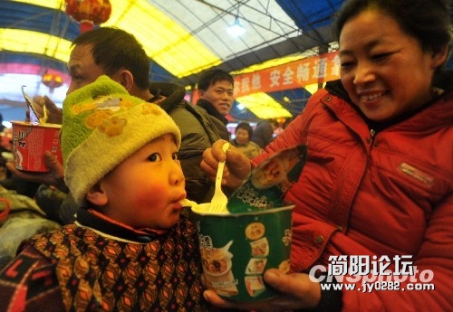 春运中的孩子1680769154f0d7a2170054.jpg