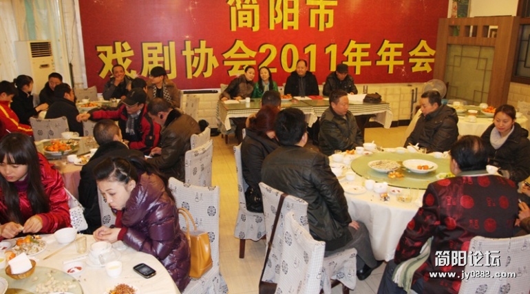 会场热情祥和-wl.jpg
