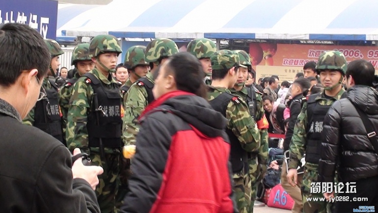 春运期间的成都民兵135340ffxyfwtx6f6puypb_副本.jpg