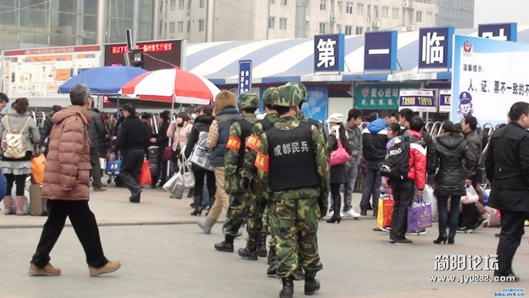 春运期间的成都民兵135340orxeesszsxozrs9e_副本.jpg