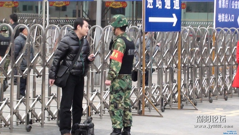 春运期间的成都民兵1353420lmrbs0ltw0msx0m_副本.jpg