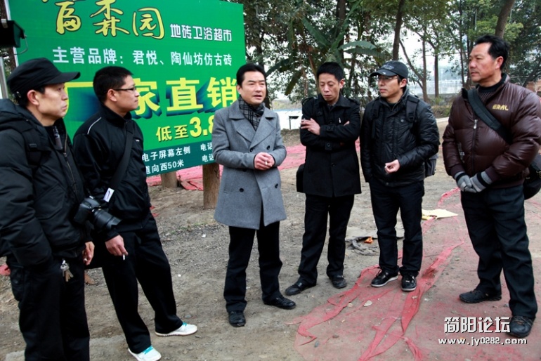 2、出发前摄影家协会主席冯立峰同志到现场送行并强调要求和对此次活动的进行表示祝wl.jpg