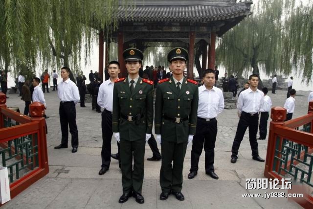 比利时王储王妃游颐和园 中南海保镖护驾_副本.jpg