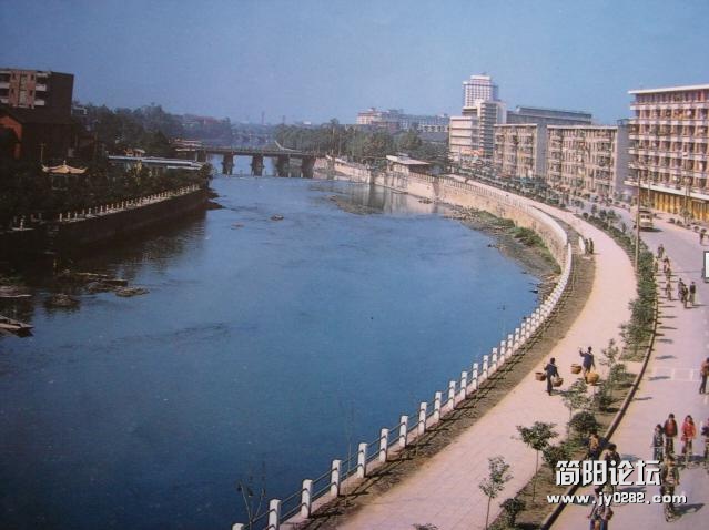 锦江边（滨江路.jpg