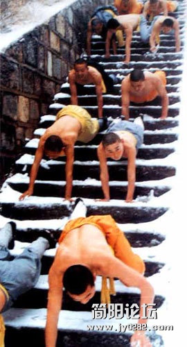 雪中倒爬楼梯.jpg