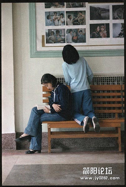上世纪八十年代的中学少女221321i9oj693lumiuzhe2.jpg