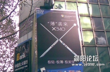 这街头广告做得....jpg