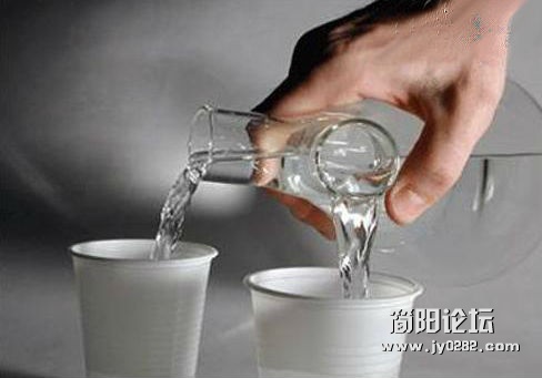 两个出口的玻璃瓶.JPG