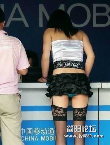 现在的女人什么都敢穿08.jpg