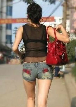 现在的女人什么都敢穿09.jpg
