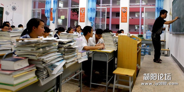 太强了!高考上线率达99.1%的边陲超级中学e201212818140214fa8f1ea28eb2.jpg