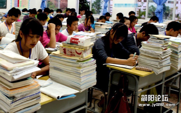 太强了!高考上线率达99.1%的边陲超级中学e201212818141514fa8f1f780974.jpg