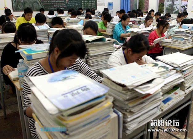 太强了!高考上线率达99.1%的边陲超级中学e201212818143214fa8f2082756e.jpg