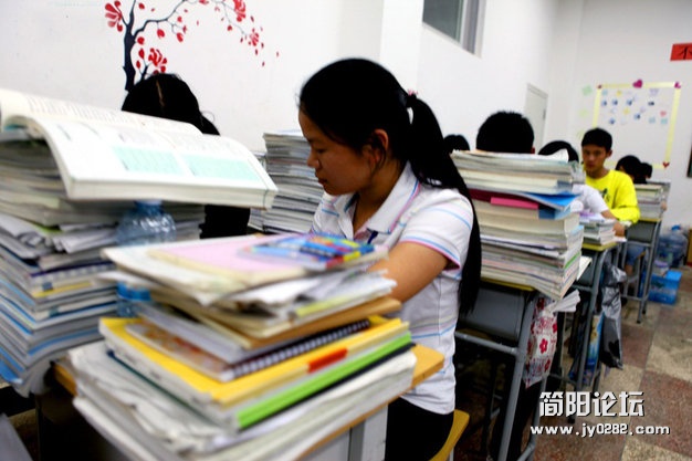 太强了!高考上线率达99.1%的边陲超级中学e201212818145314fa8f21d1908d.jpg