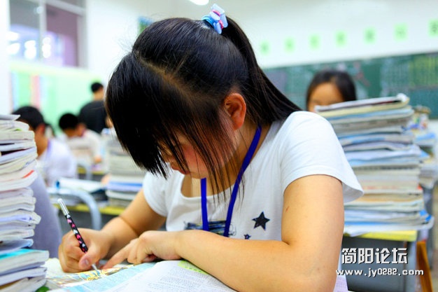 太强了!高考上线率达99.1%的边陲超级中学e201212818150614fa8f22ab784c.jpg