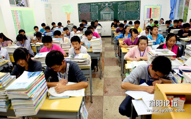 太强了!高考上线率达99.1%的边陲超级中学e201212818151314fa8f231dc4ee.jpg