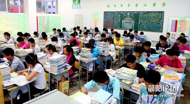 太强了!高考上线率达99.1%的边陲超级中学e201212818152014fa8f2384f137.jpg