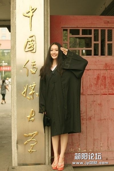 超级养眼：传媒大学校花毕业照曝光.jpg