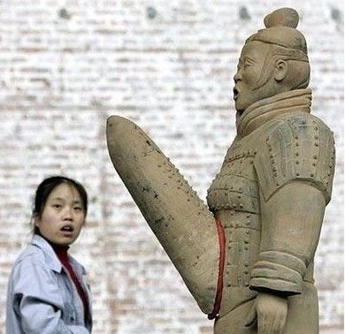 妹子，你的表情太亮了.jpg